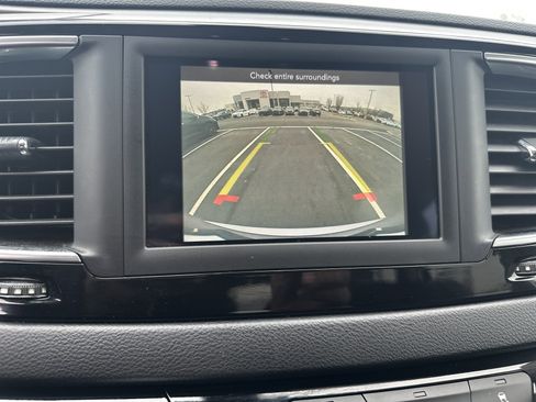 Used 2020 Chrysler Pacifica Touring-L image 24