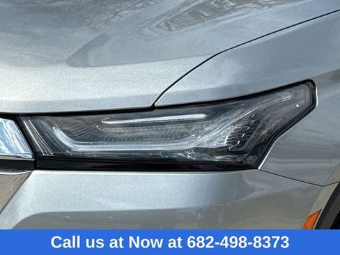 Used 2023 Chevrolet Traverse LS image 4