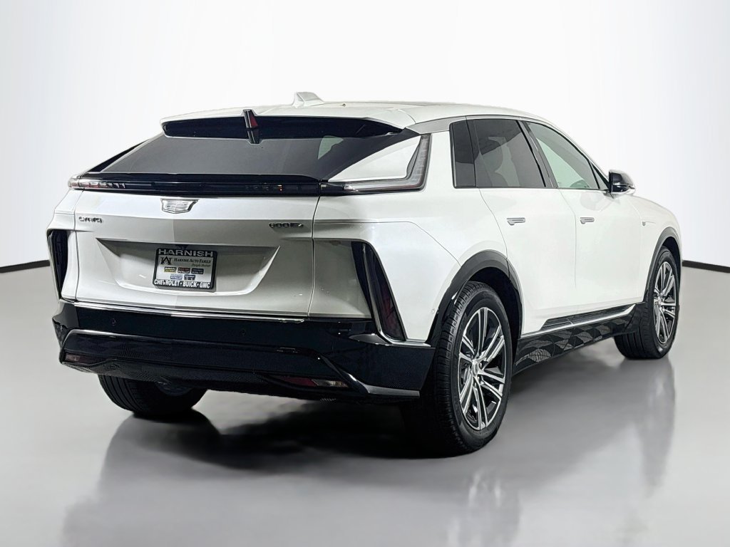 Certified 2024 Cadillac Lyriq Luxury AWD/4WD image 7