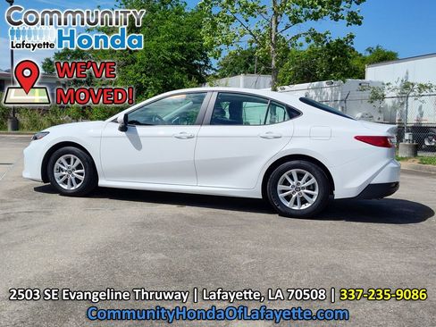 Used 2025 Toyota Camry LE FWD image 5