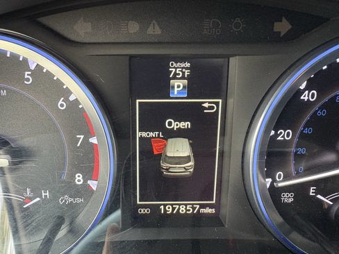 Used 2015 Toyota Highlander Limited image 29