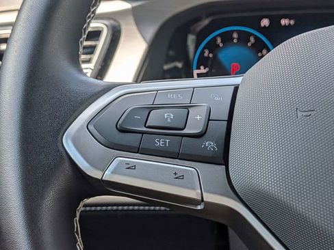 Certified 2025 Volkswagen Atlas Cross Sport SE FWD image 28