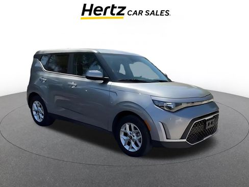 Used 2025 Kia Soul LX w/ LX Technology Package FWD image 1