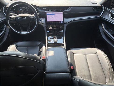 Used 2024 Jeep Grand Cherokee Limited w/ Black Appearance Package image 14