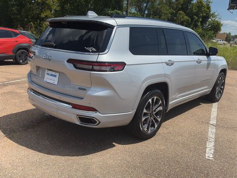 Used 2022 Jeep Grand Cherokee L Overland w/ Luxury Tech Group IV AWD/4WD image 4