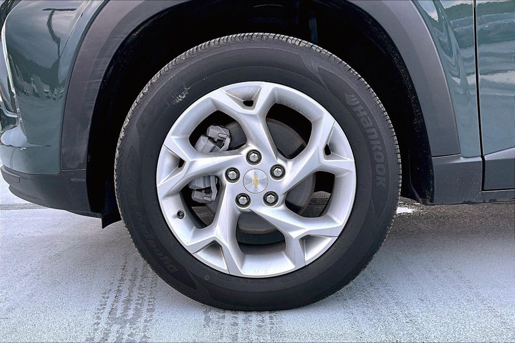 Used 2025 Chevrolet Trax LS w/ LS Convenience Package FWD image 8