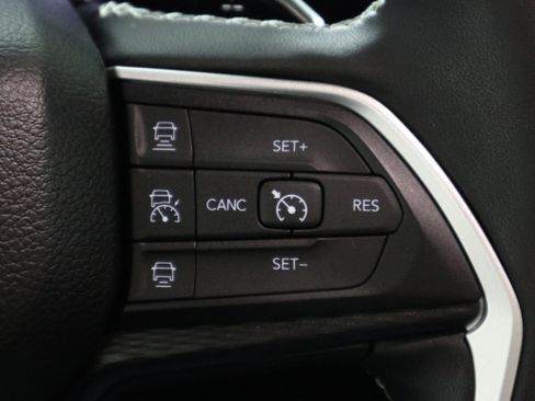 Used 2023 Jeep Grand Cherokee Laredo RWD image 29