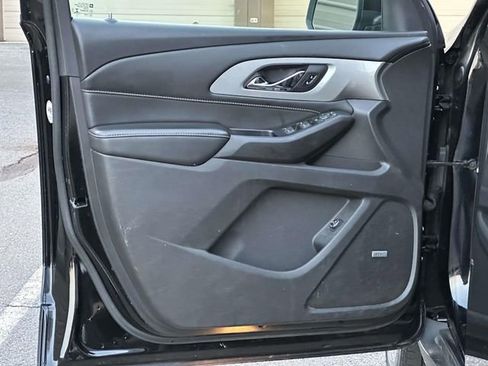 Used 2021 Chevrolet Traverse LT w/ LT Premium Package image 13