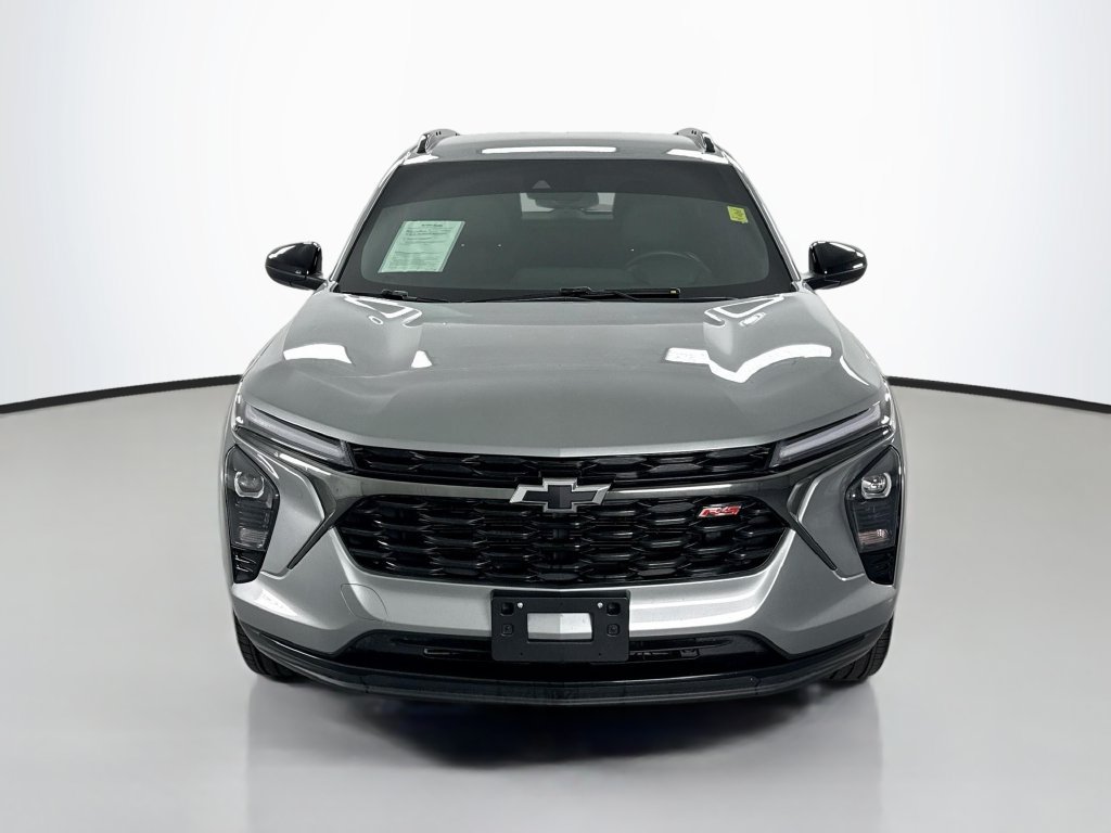 Used 2024 Chevrolet Trax RS w/ Driver Confidence Package FWD image 2