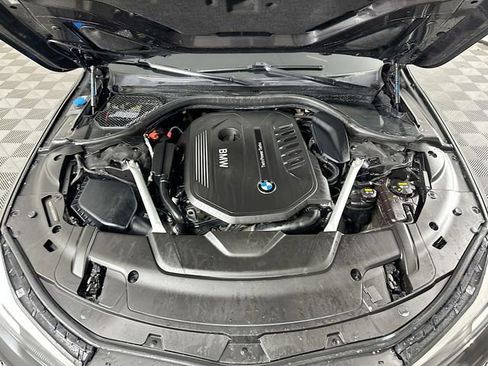 Used 2019 BMW 740i xDrive AWD/4WD image 31
