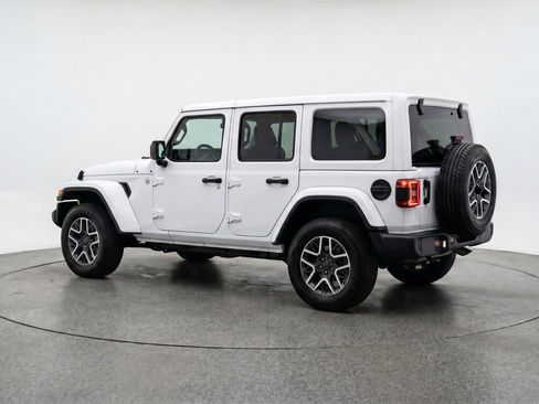 Used 2025 Jeep Wrangler Sahara image 6