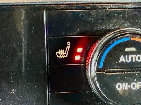 Certified 2023 Nissan Pathfinder SL w/ Black Appearance Package image 18