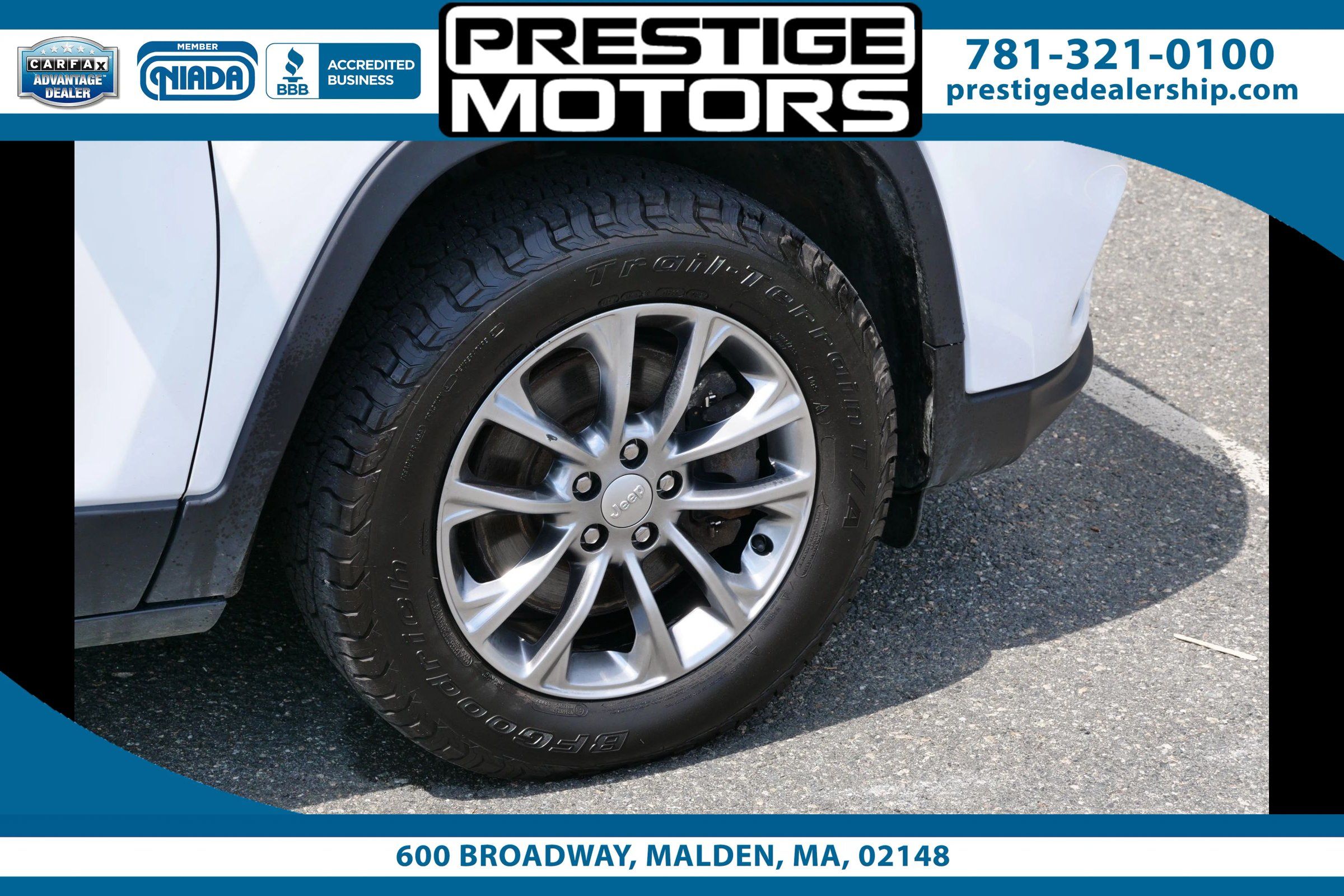 Used 2021 Jeep Cherokee Latitude Plus w/ Mopar Interior Package AWD/4WD image 37