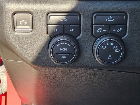 Used 2023 Chevrolet Silverado 1500 LT image 21