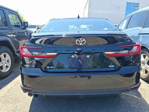 Used 2025 Toyota Camry SE FWD image 5