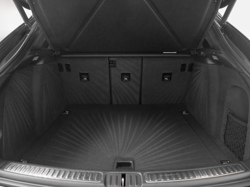 Used 2025 Porsche Macan image 14