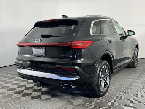 Certified 2025 Audi Q5 Premium w/ Convenience Package image 7