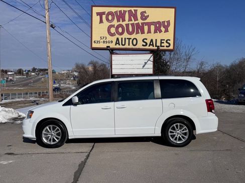 Used 2019 Dodge Grand Caravan SXT image 4
