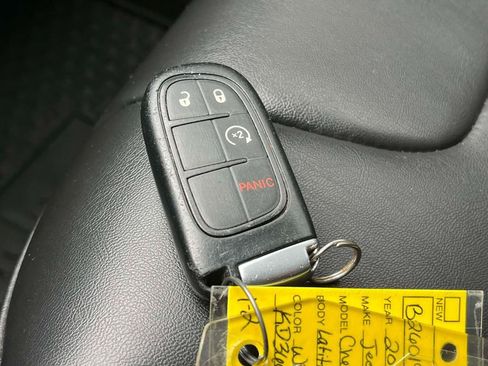 Used 2019 Jeep Cherokee Latitude Plus w/ Cold Weather Group image 36