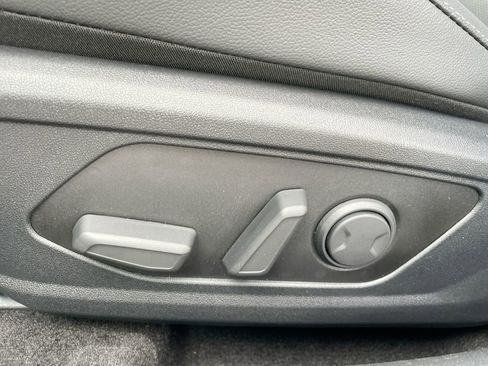 New 2025 Hyundai Elantra Limited image 38