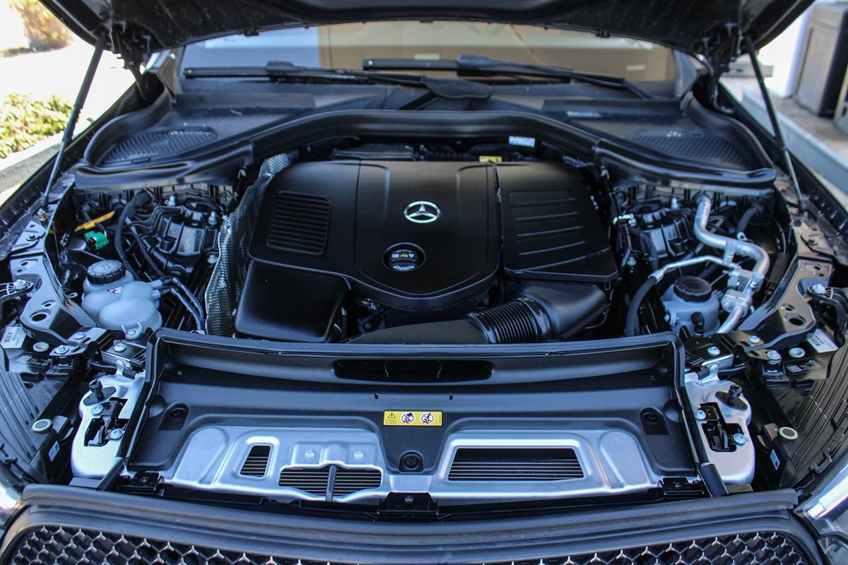 Used 2025 Mercedes-Benz GLC 350e 4MATIC image 12