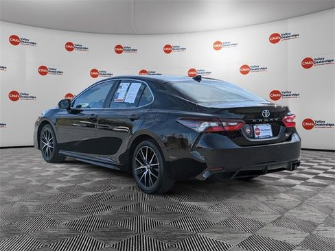 Used 2022 Toyota Camry SE w/ Cold Weather Package image 7