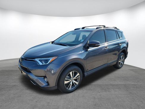 Used 2018 Toyota RAV4 XLE w/ Plus Extra Value Package FWD image 3