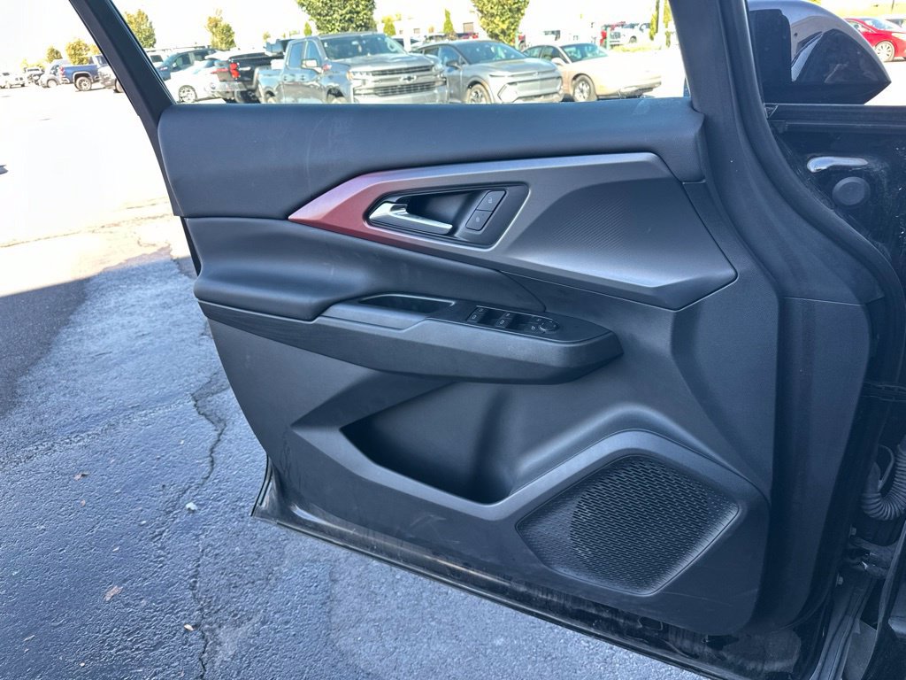 Used 2024 Chevrolet Equinox EV RS FWD image 16
