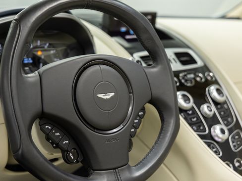 Used 2016 Aston Martin Vanquish Volante RWD image 39