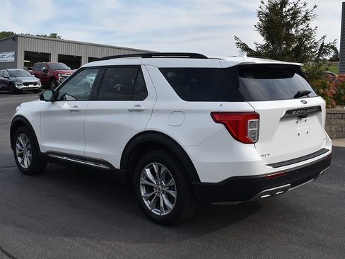 Used 2024 Ford Explorer XLT w/ Equipment Group 202A AWD/4WD image 2