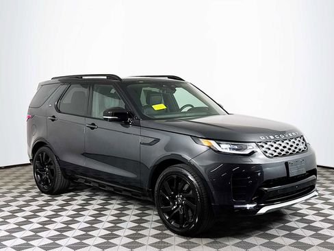 Used 2024 Land Rover Discovery Metropolitan Edition image 3