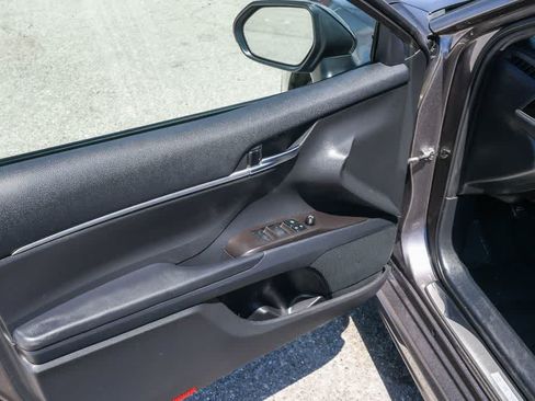 Used 2022 Toyota Camry SE w/ Carpet Mat Package (TMS) FWD image 26