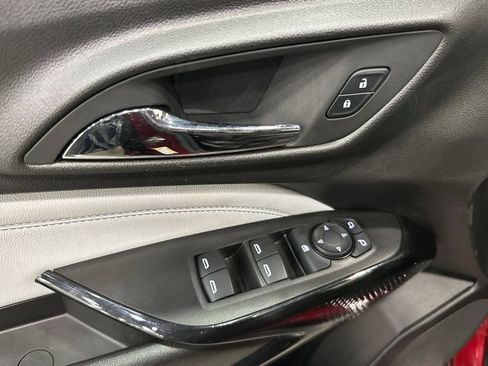 Used 2025 Chevrolet Trax LT w/ LT Convenience Package FWD image 11