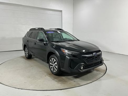 Used 2023 Subaru Outback Premium AWD/4WD image 2