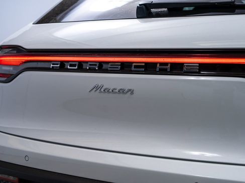 New 2026 Porsche Macan image 13