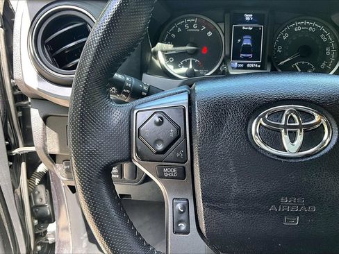 Used 2022 Toyota Tacoma TRD Sport AWD/4WD image 10