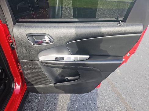 Used 2019 Dodge Journey SE image 28