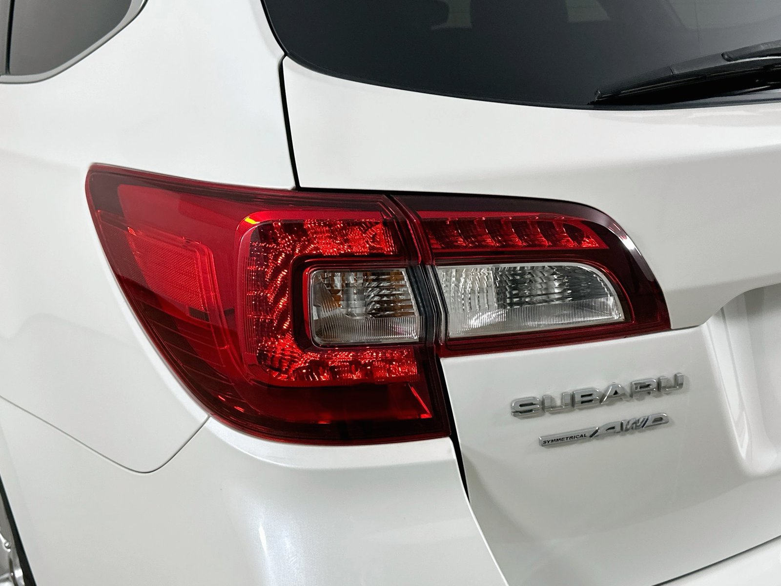 Used 2018 Subaru Outback 2.5i Premium AWD/4WD image 12