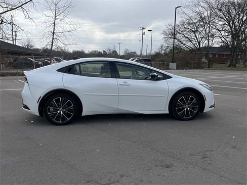 Used 2025 Toyota Prius XLE image 4