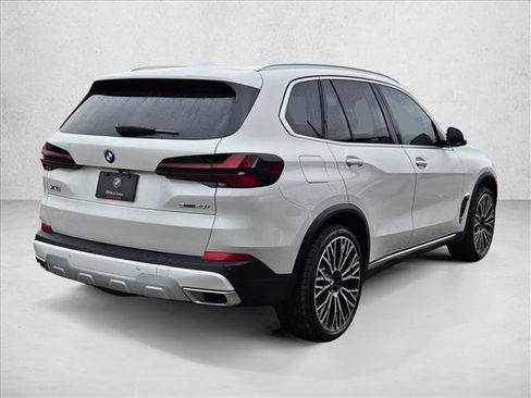 New 2026 BMW X5 sDrive40i w/ Executive Package image 2