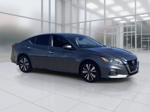 Certified 2022 Nissan Altima 2.5 SV image 8