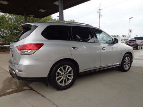 Used 2015 Nissan Pathfinder SL w/ SL Premium Package image 4