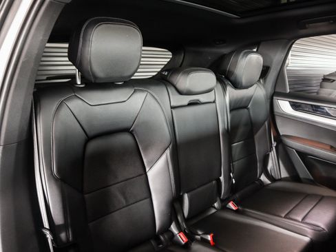 Certified 2024 Porsche Cayenne AWD/4WD image 6