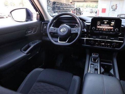 Used 2025 Nissan Pathfinder SV FWD image 24