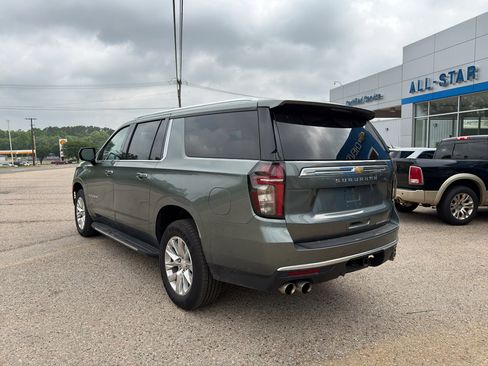 Used 2023 Chevrolet Suburban Premier AWD/4WD image 4