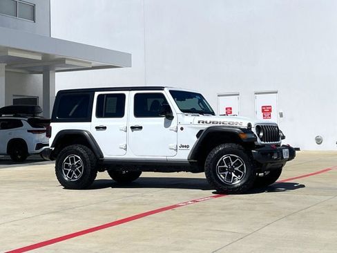 Used 2025 Jeep Wrangler Unlimited Rubicon AWD/4WD image 5