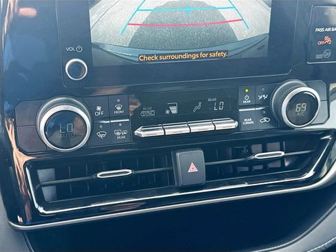Used 2023 Toyota Highlander LE FWD image 15