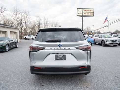 Used 2024 Toyota Sienna LE image 10