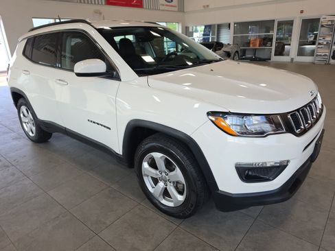 Used 2018 Jeep Compass Latitude w/ Popular Equipment Group FWD image 5