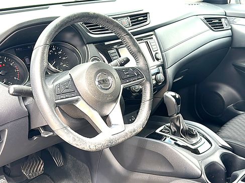 Used 2020 Nissan Rogue SV FWD image 5